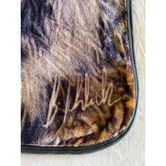 Northwest Wolf Variant 2 Plush Reversible Throw Blanket 60”x50” Animal Print - Picture 3 of 6